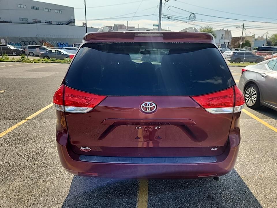 2013 Toyota Sienna LE FWD