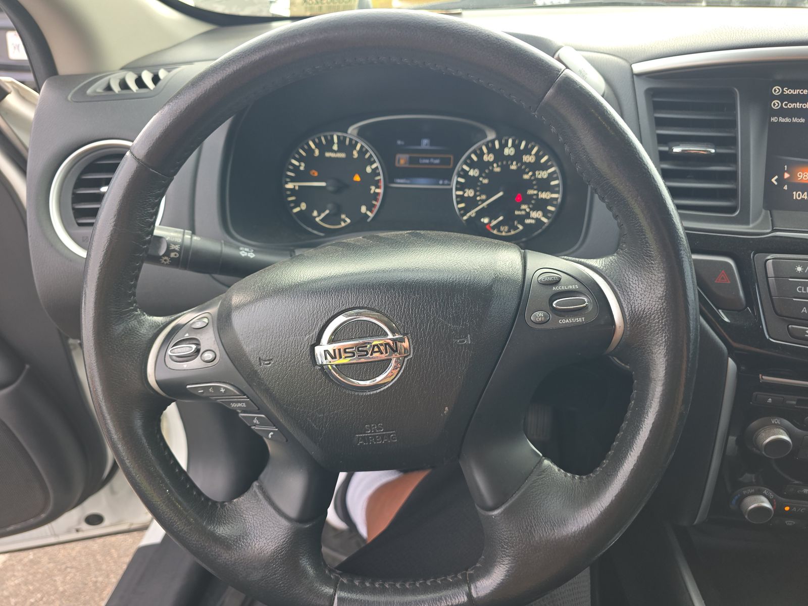 2017 Nissan Pathfinder SV FWD