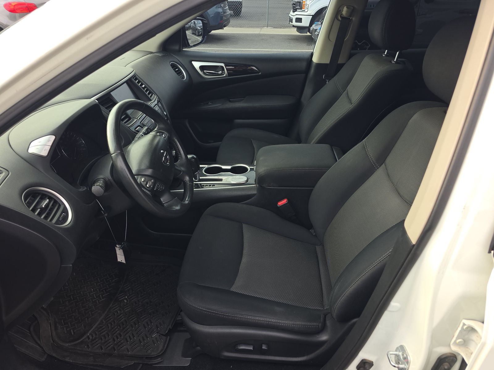 2017 Nissan Pathfinder SV FWD