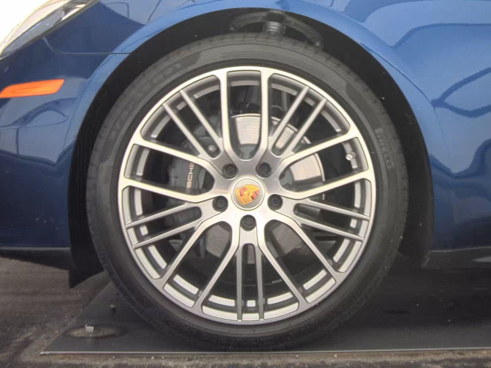 2023 Porsche Panamera 4 Platinum Edition AWD