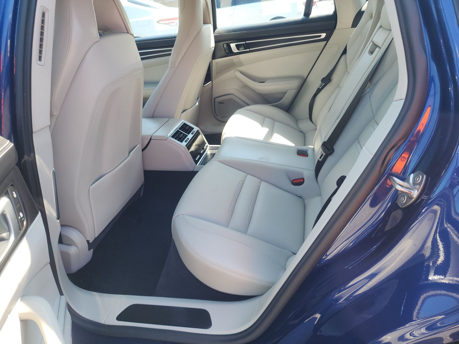 2023 Porsche Panamera 4 Platinum Edition AWD