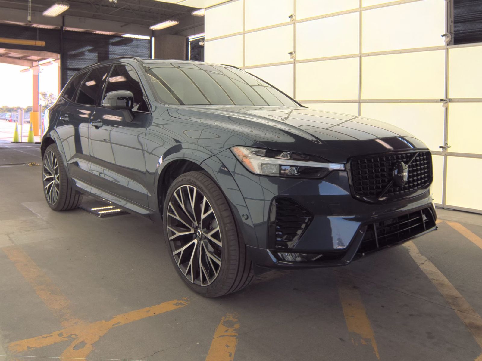 2022 Volvo XC60 B6 R-Design AWD