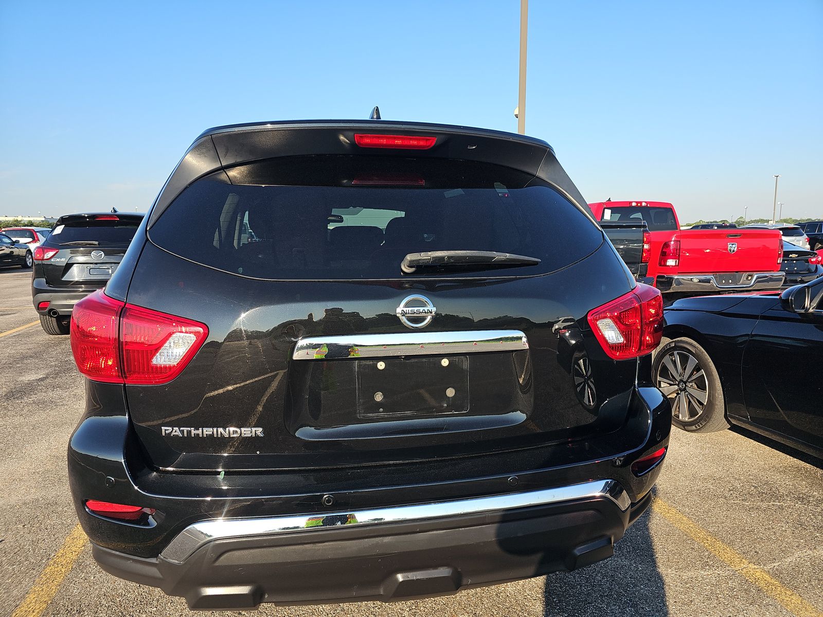 2019 Nissan Pathfinder S FWD
