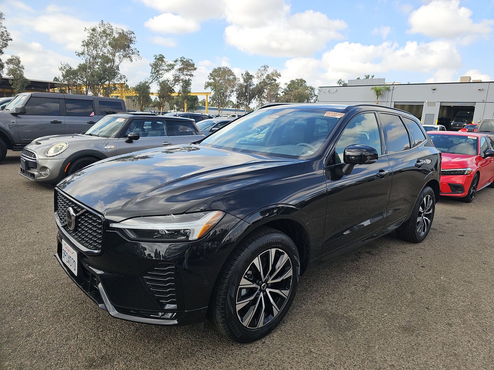 2025 Volvo XC60 B5 Plus AWD