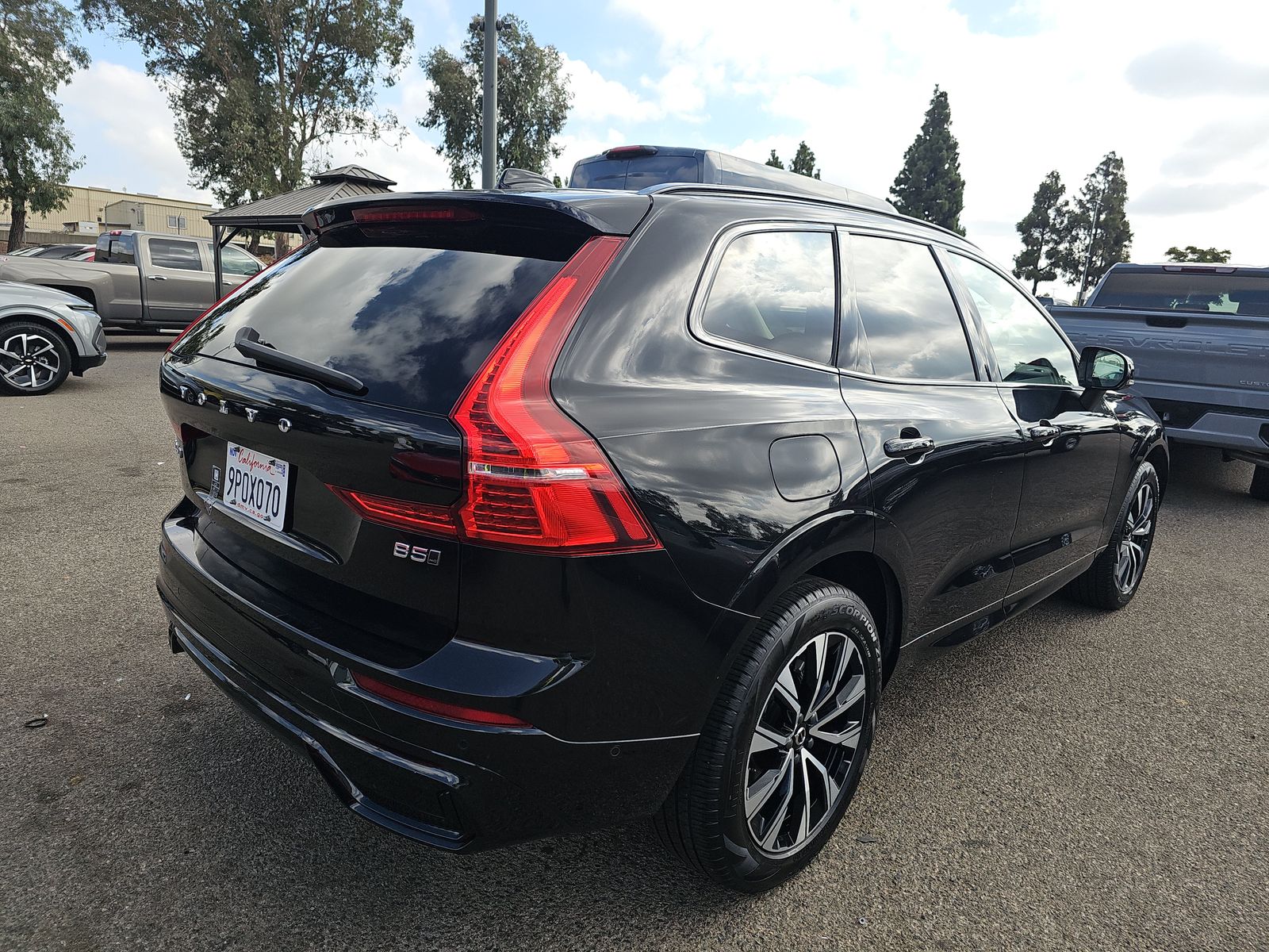 2025 Volvo XC60 B5 Plus AWD