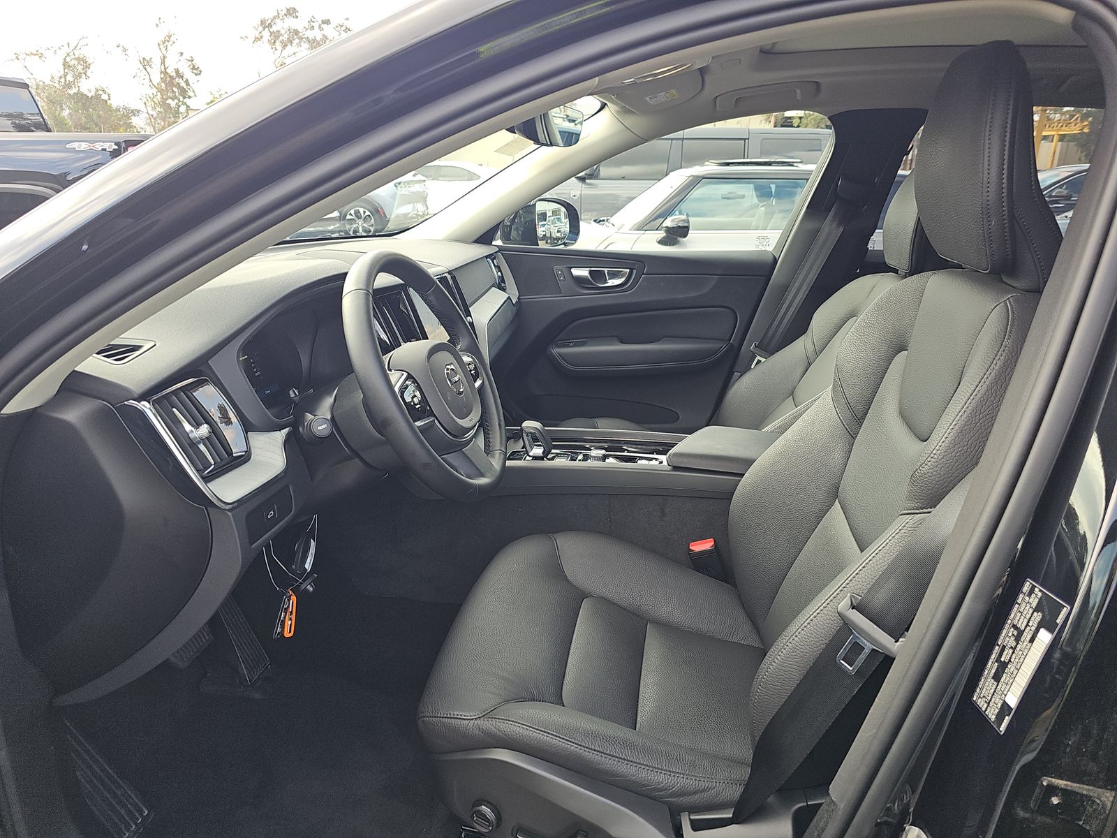 2025 Volvo XC60 B5 Plus AWD