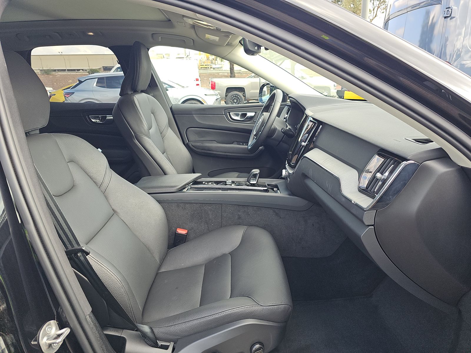 2025 Volvo XC60 B5 Plus AWD