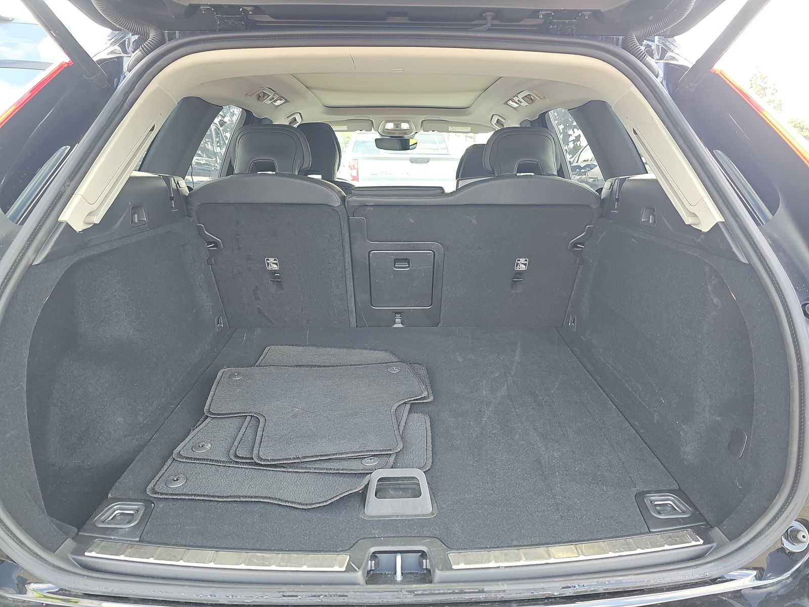 2025 Volvo XC60 B5 Plus AWD