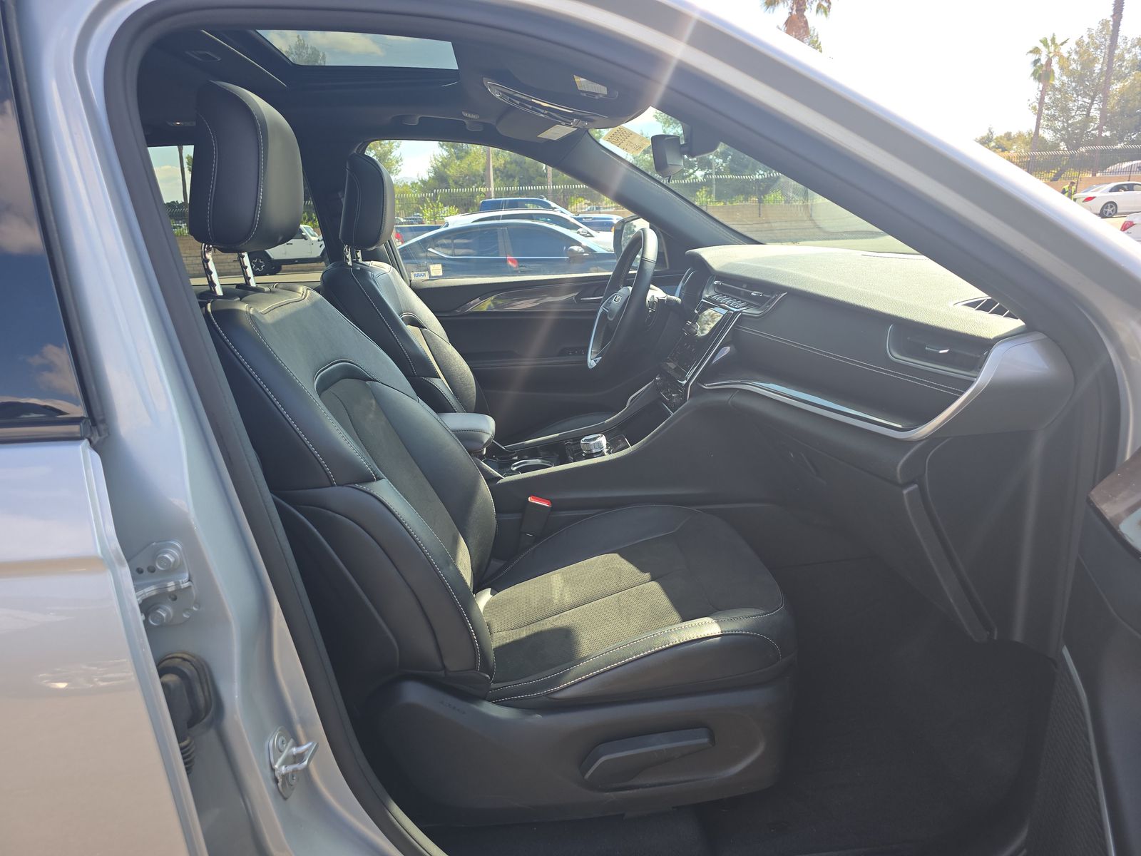 2022 Jeep Grand Cherokee Altitude AWD