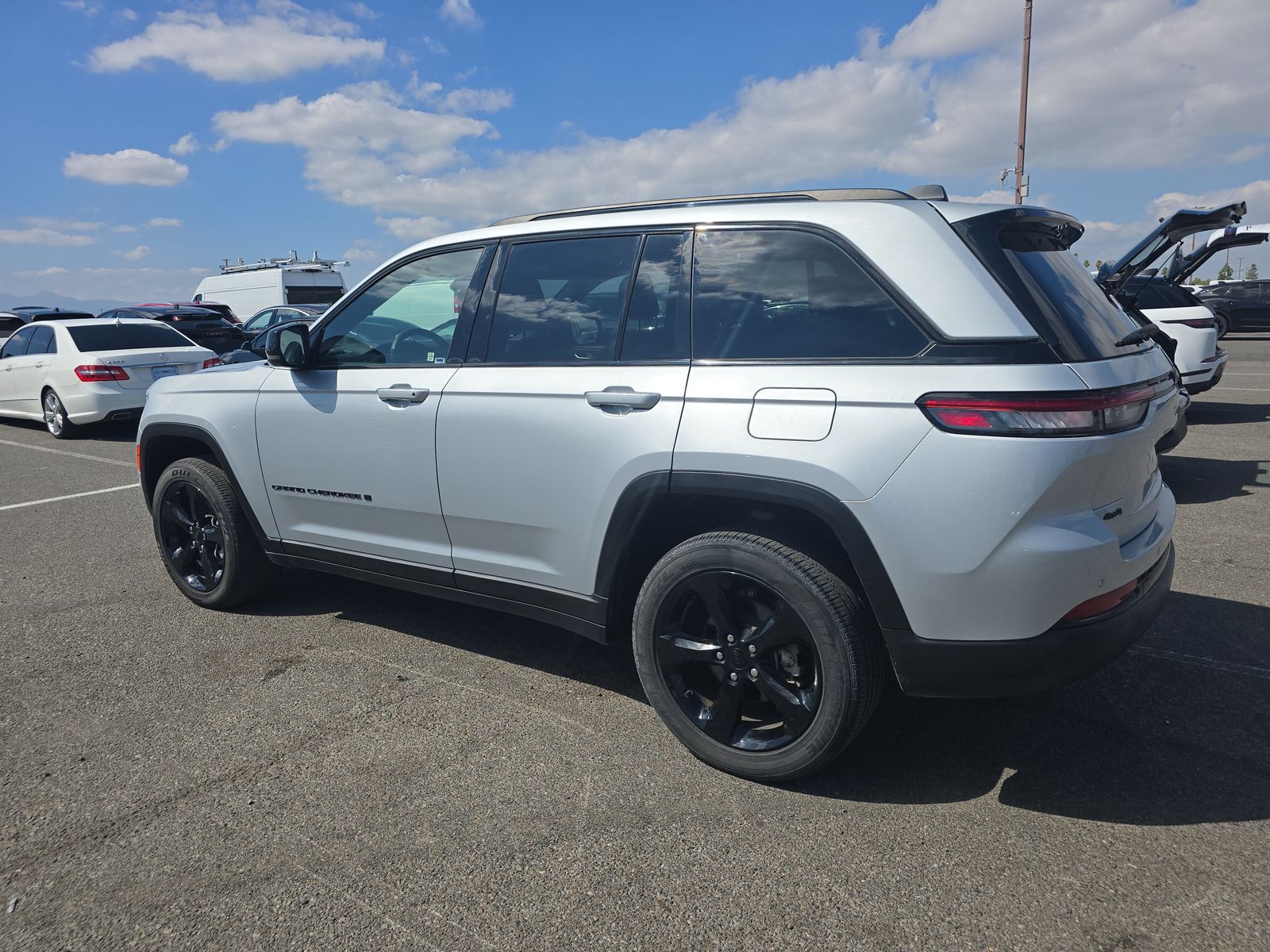 2022 Jeep Grand Cherokee Altitude AWD
