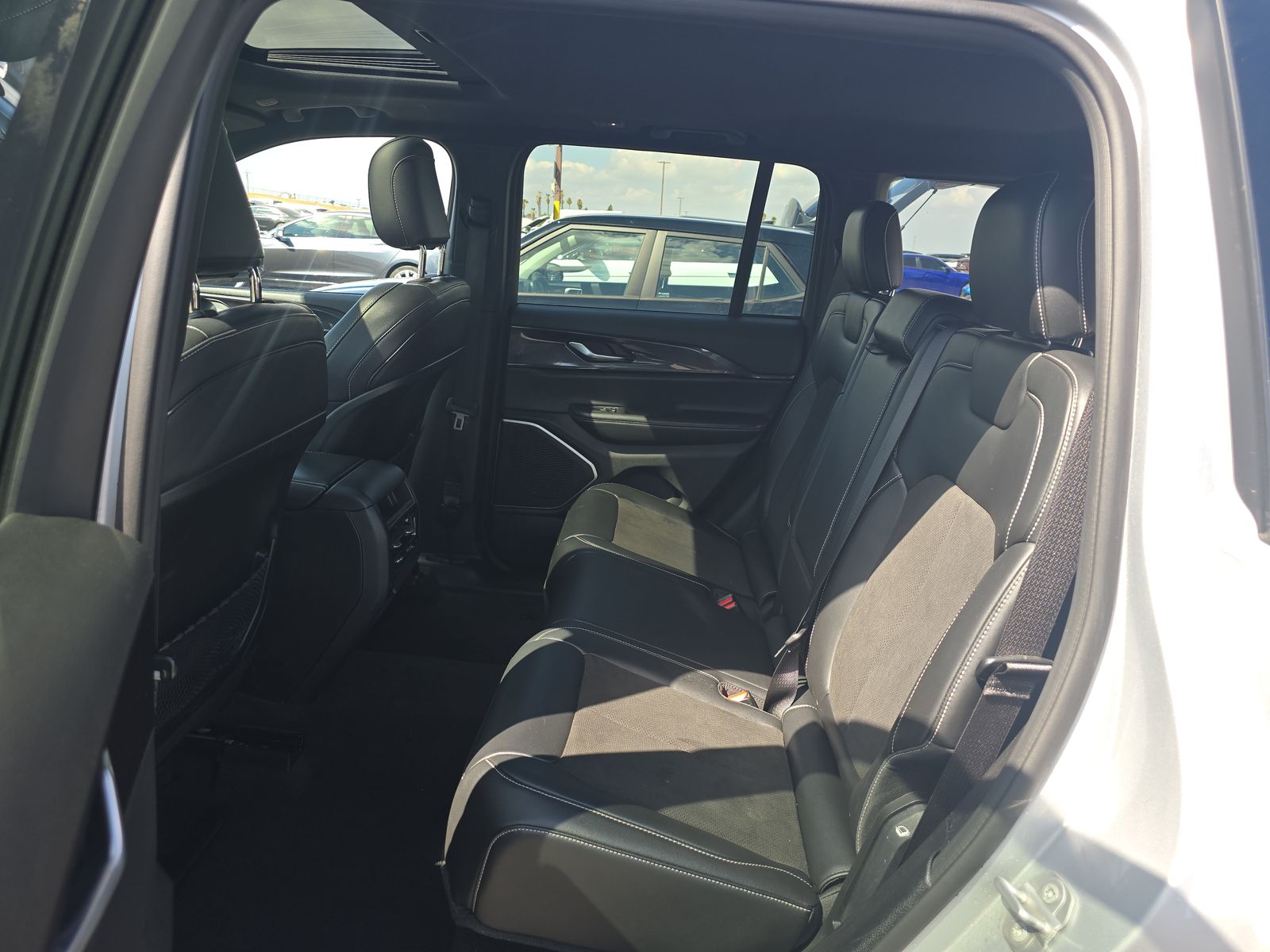 2022 Jeep Grand Cherokee Altitude AWD