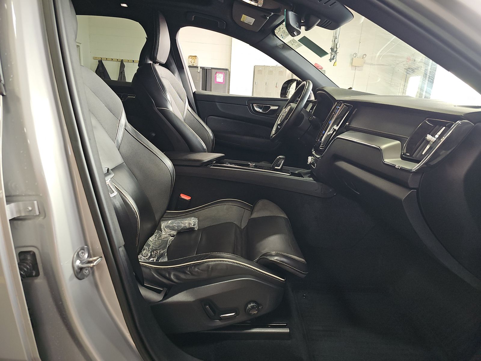 2022 Volvo XC60 B6 R-Design AWD