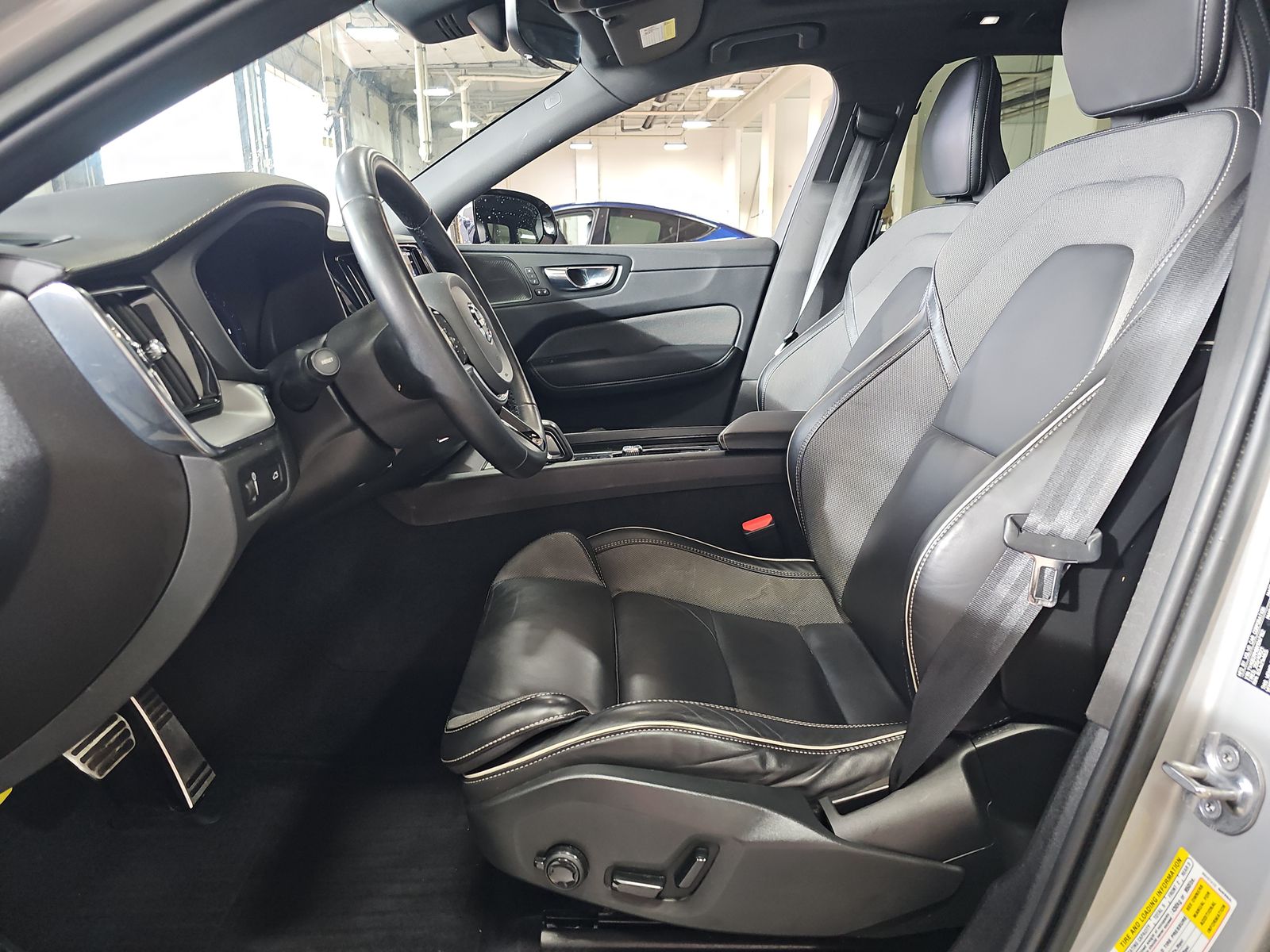 2022 Volvo XC60 B6 R-Design AWD