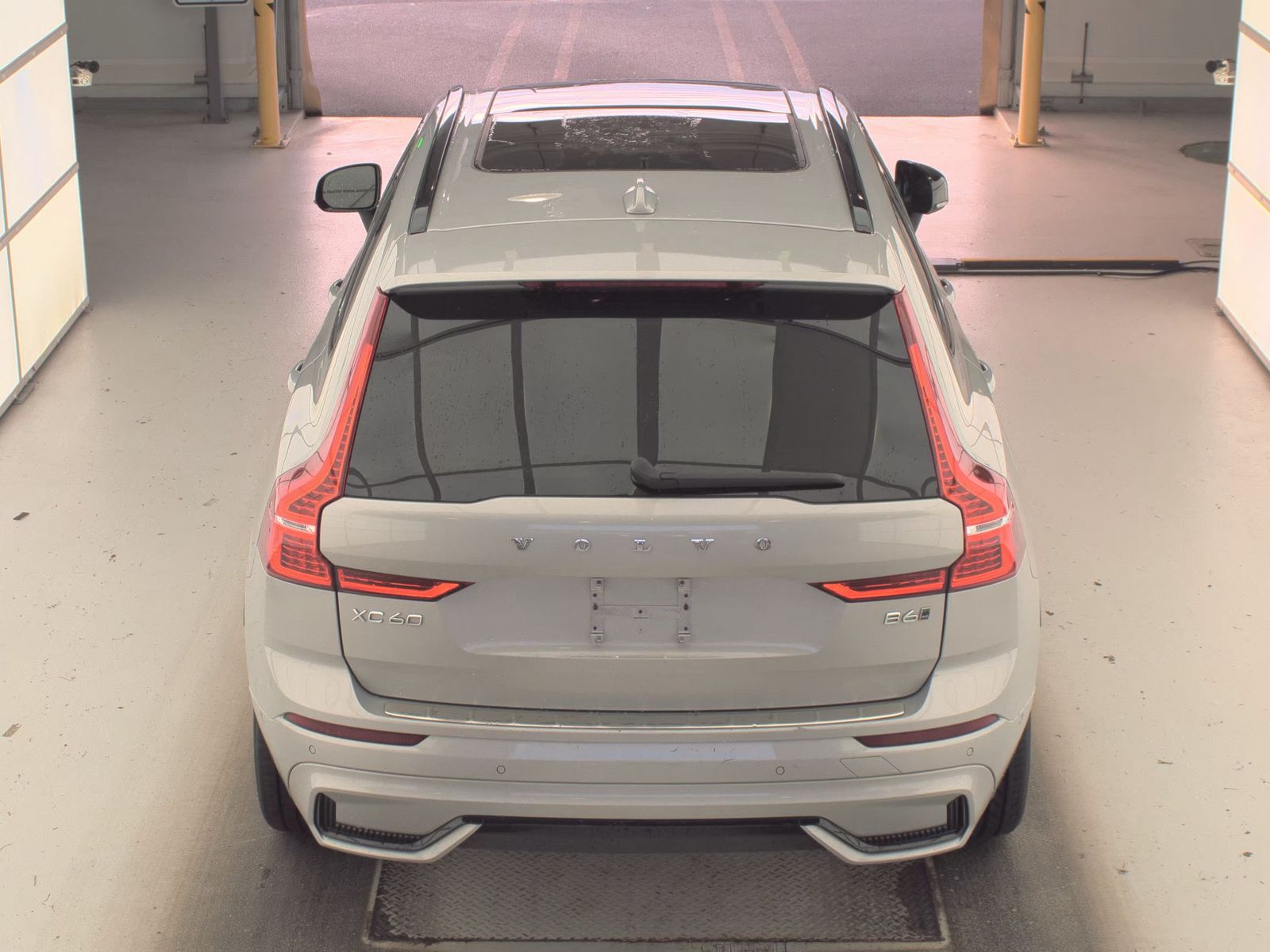 2022 Volvo XC60 B6 R-Design AWD