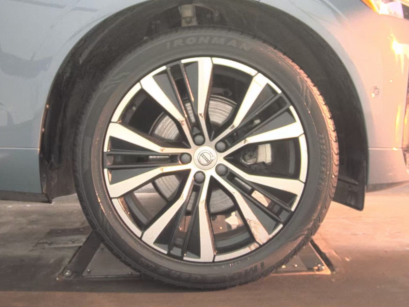 2023 Volvo XC60 B5 Plus AWD