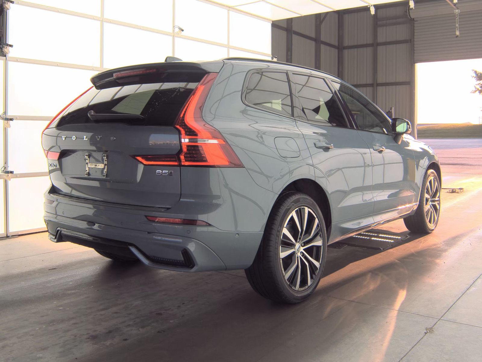 2023 Volvo XC60 B5 Plus AWD