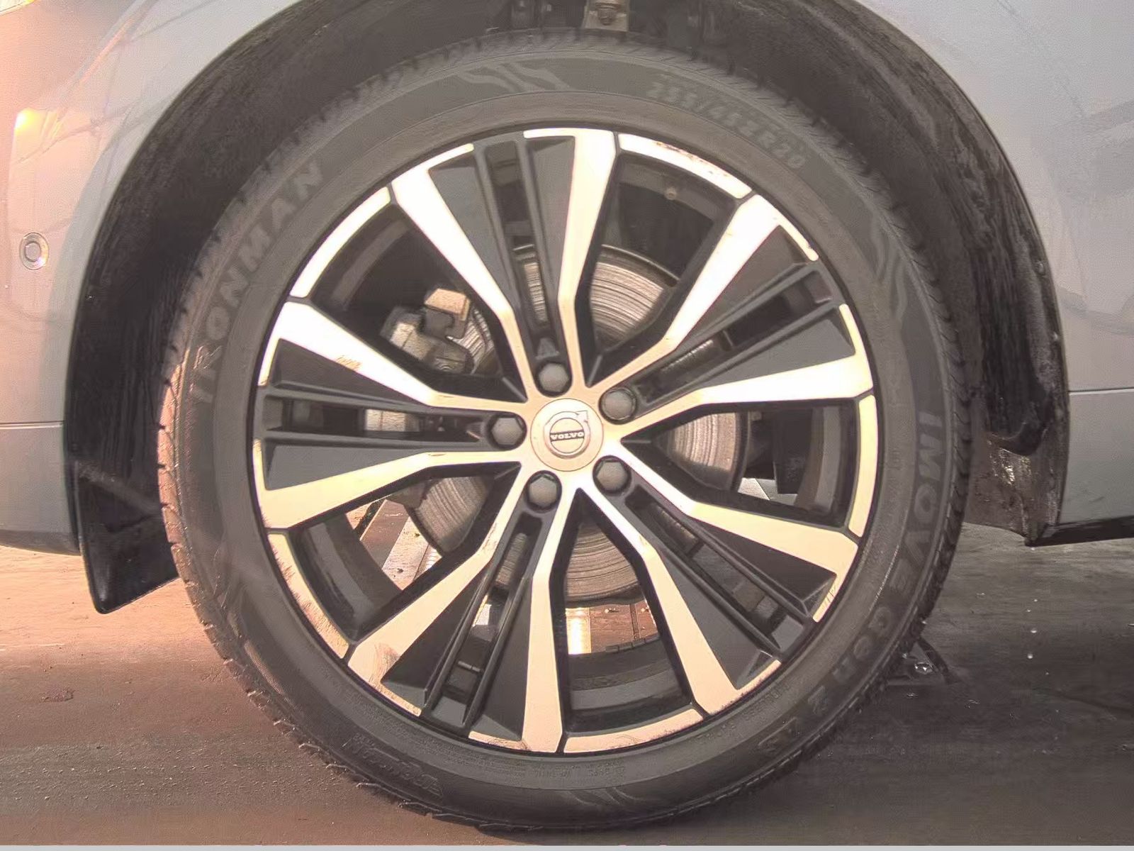 2023 Volvo XC60 B5 Plus AWD