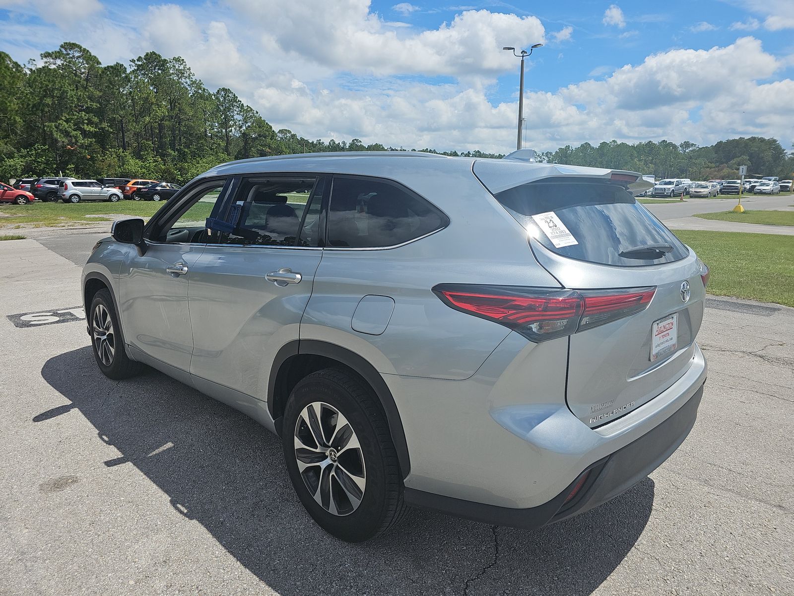 2022 Toyota Highlander XLE FWD