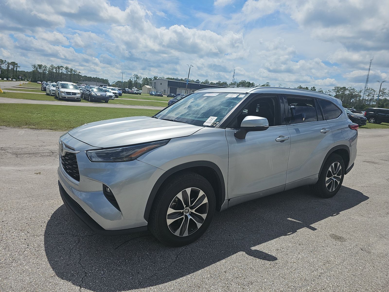 2022 Toyota Highlander XLE FWD