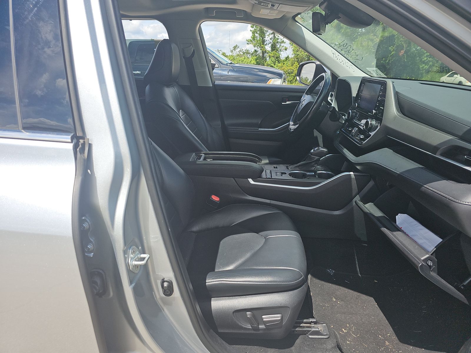 2022 Toyota Highlander XLE FWD