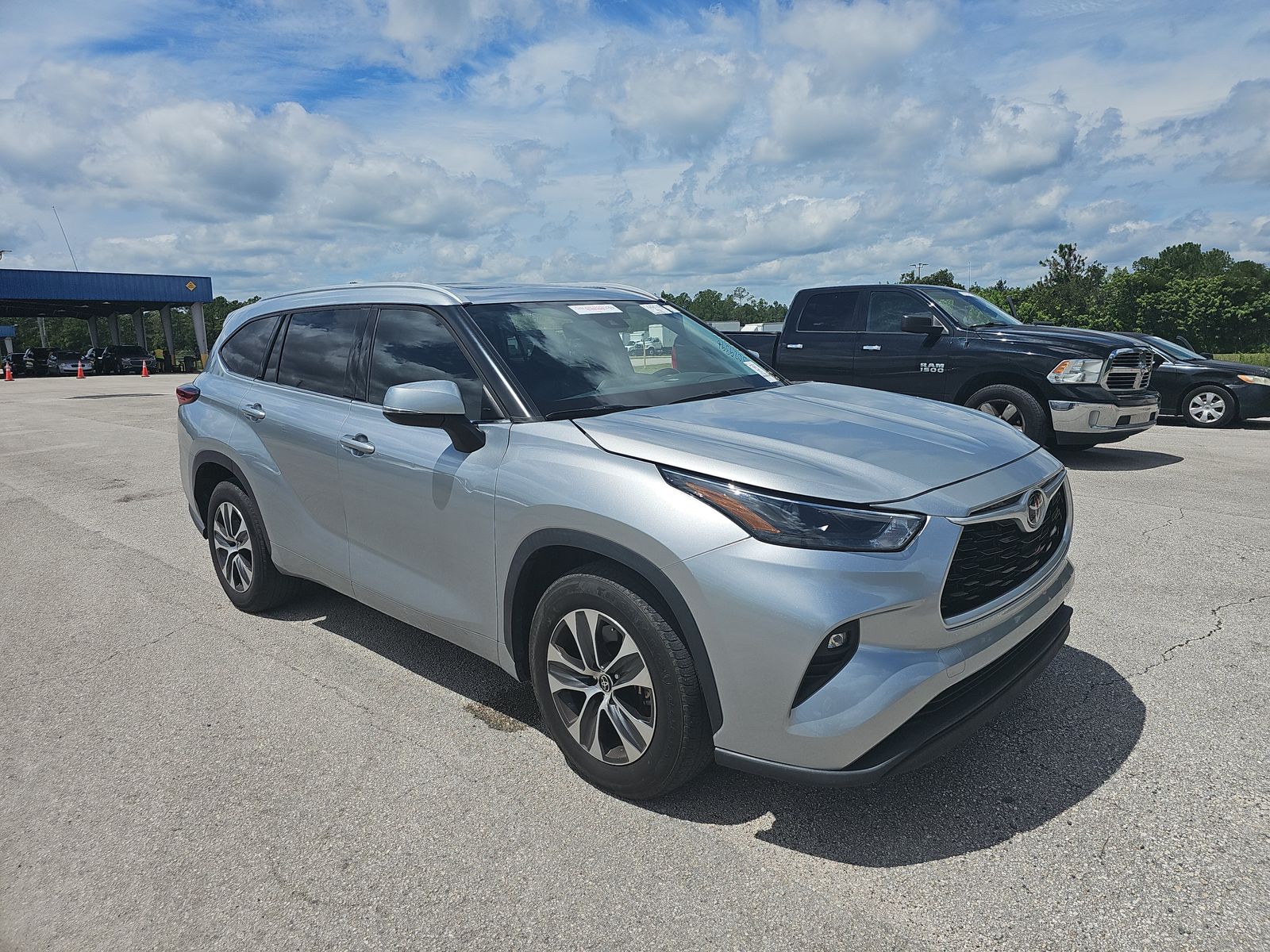 2022 Toyota Highlander XLE FWD