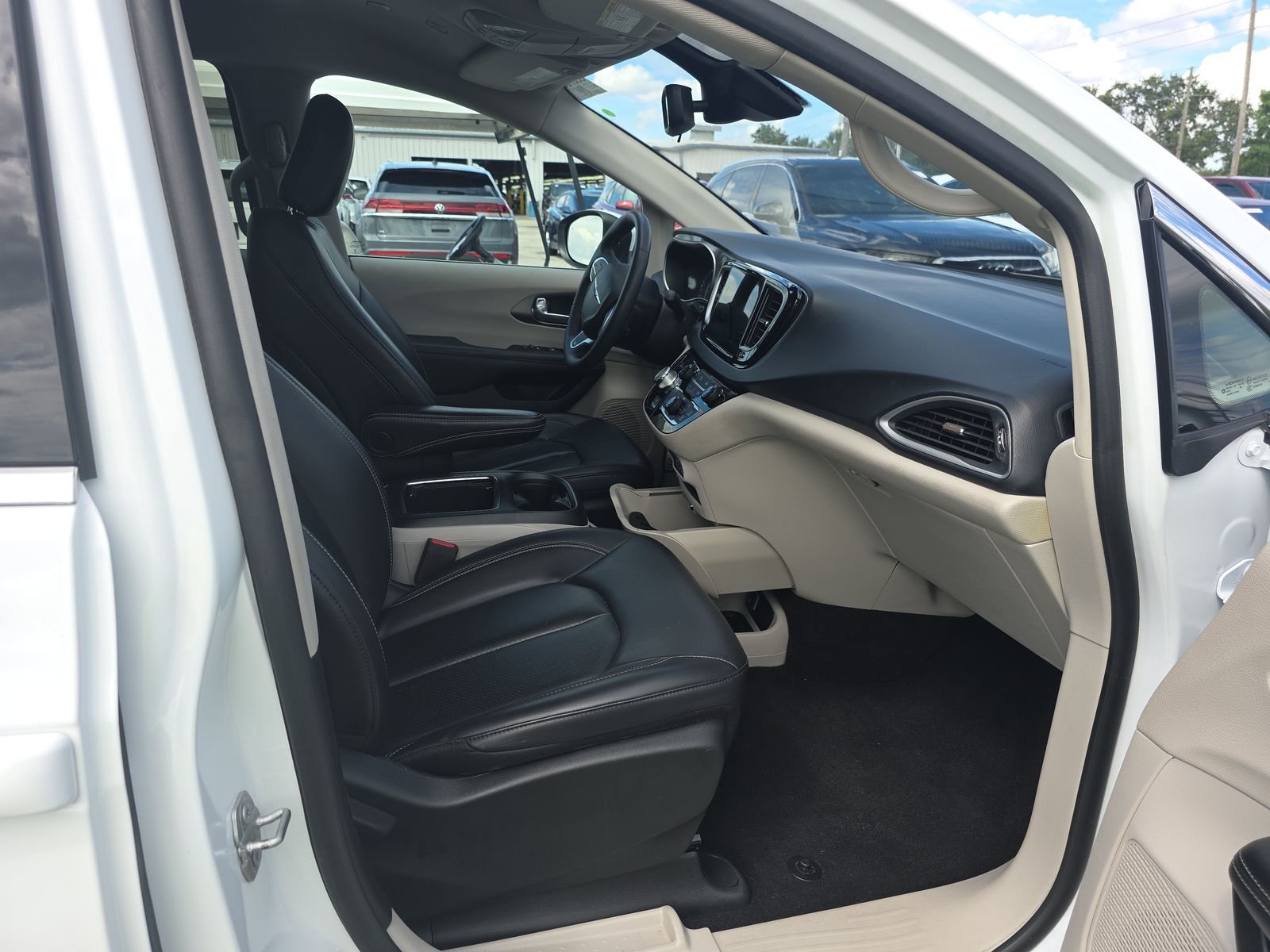 2023 Chrysler Pacifica Touring L FWD