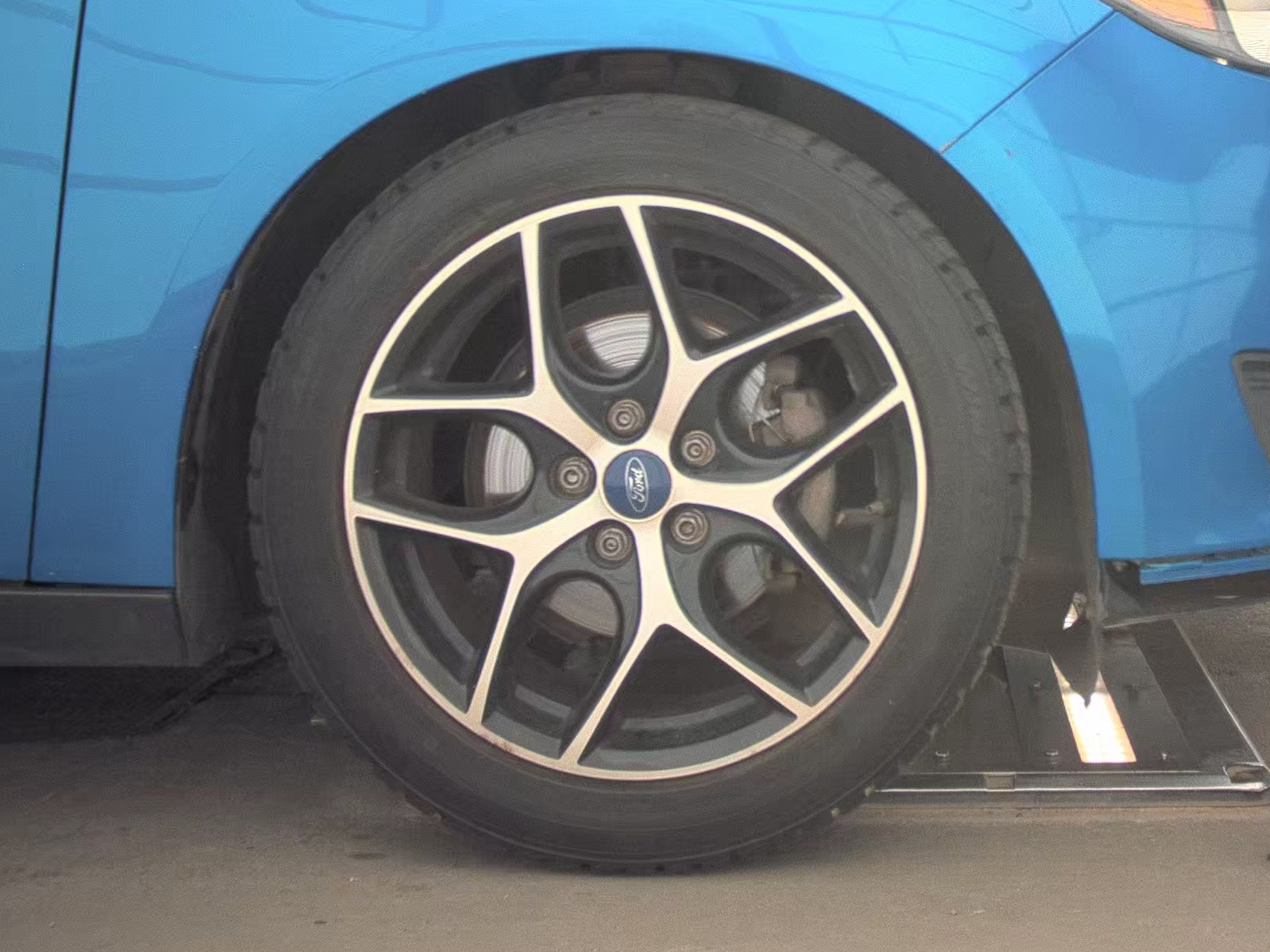2017 Ford Focus SEL FWD