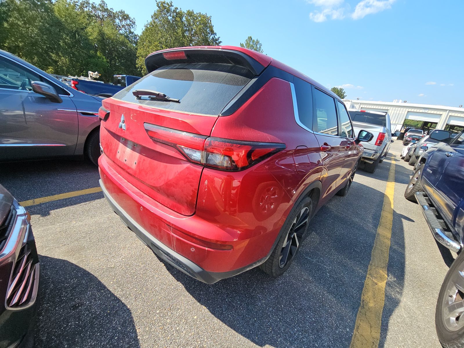 2022 Mitsubishi Outlander ES FWD