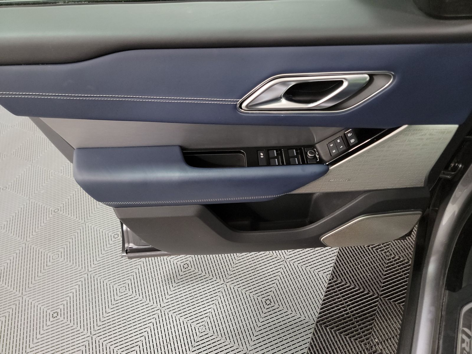 2023 Land Rover Range Rover Velar HST AWD