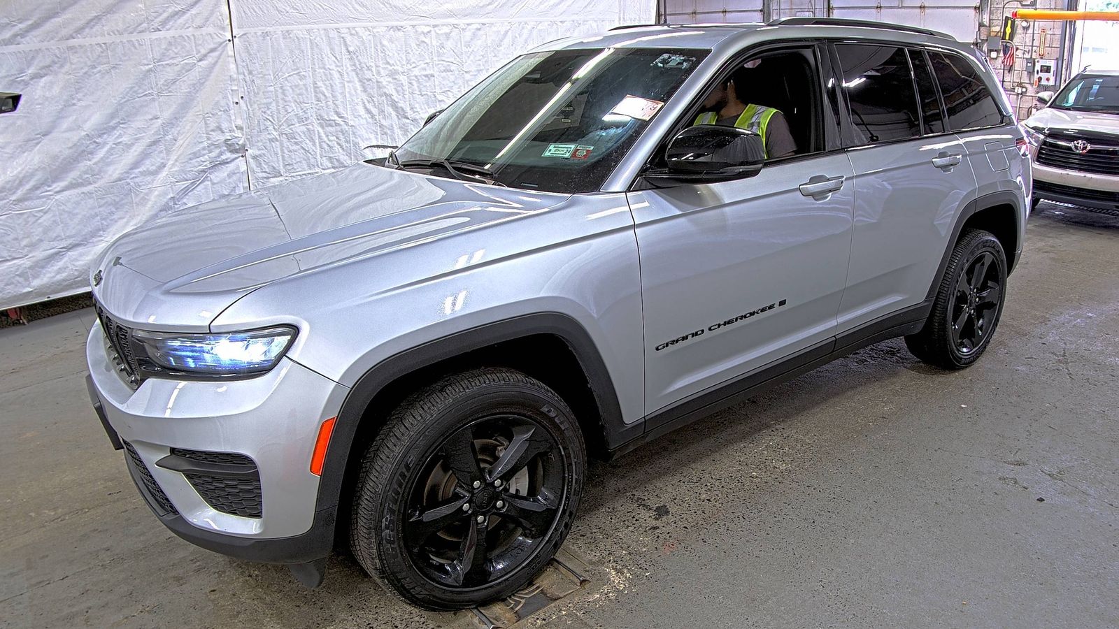 2022 Jeep Grand Cherokee Altitude AWD