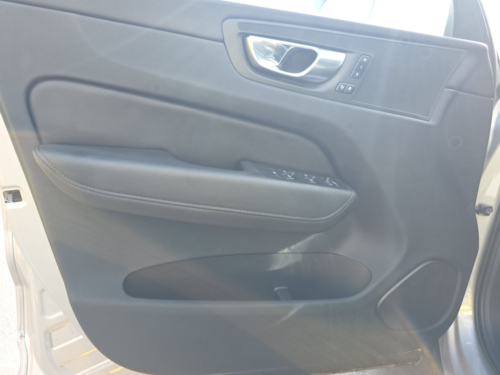 2022 Volvo XC60 B5 Momentum FWD