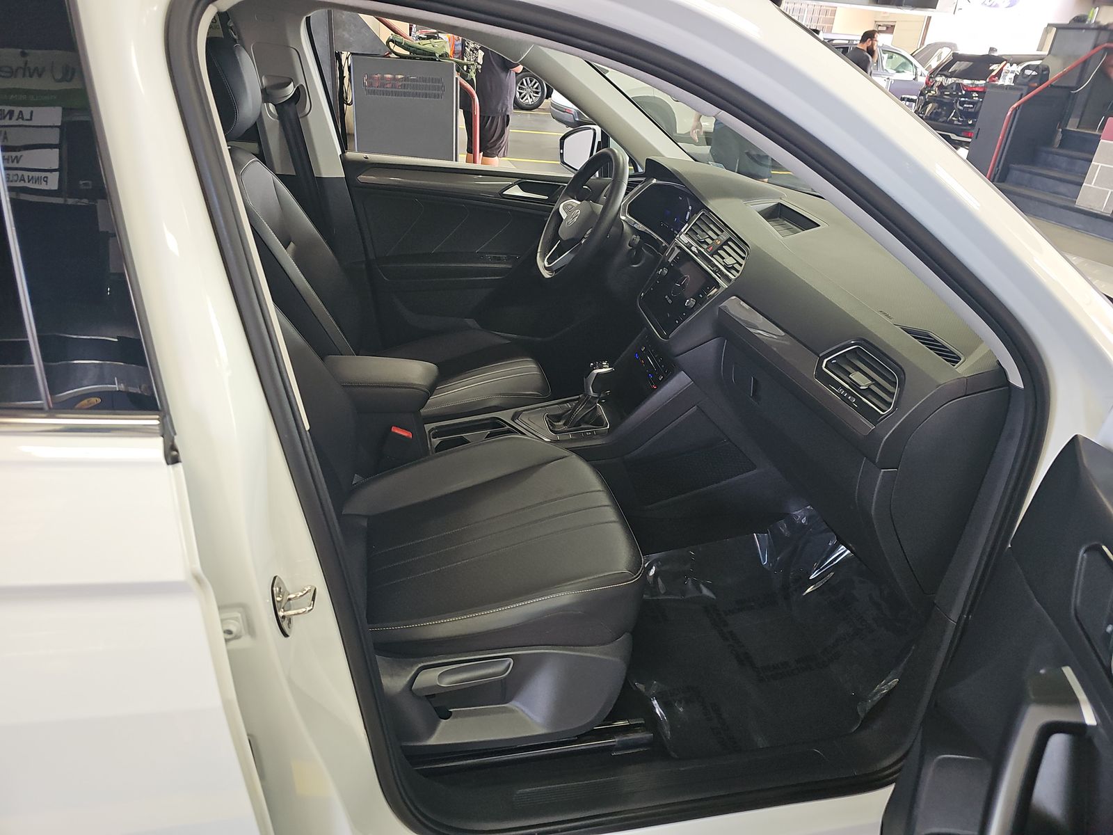 2024 Volkswagen Tiguan 2.0T SE FWD