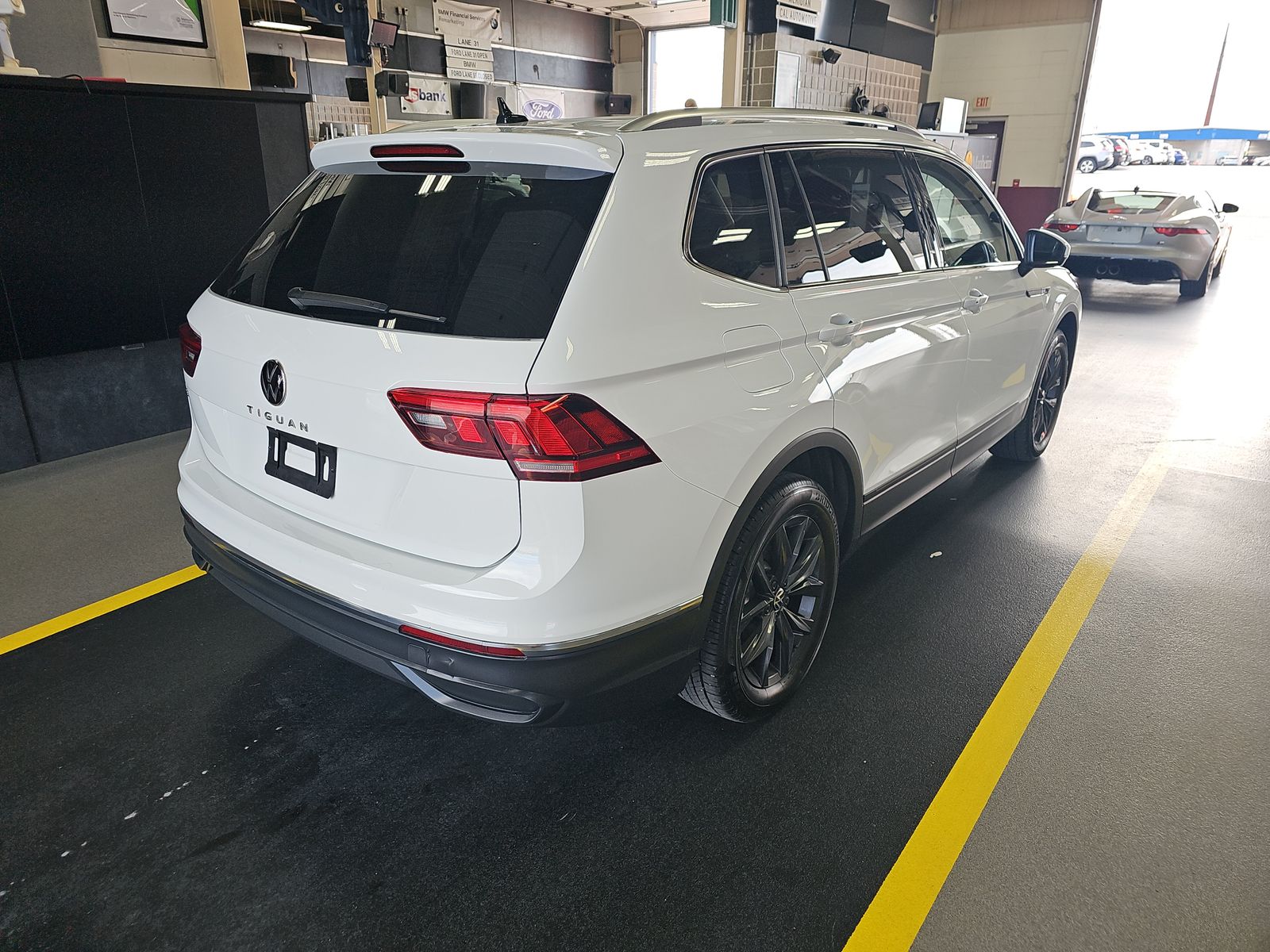 2024 Volkswagen Tiguan 2.0T SE FWD