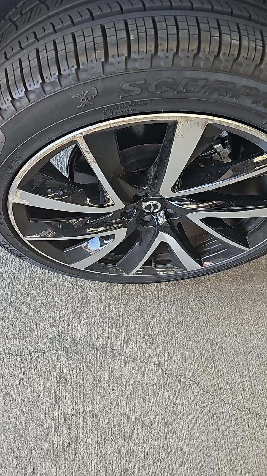 2023 Volvo XC90 B6 Plus AWD