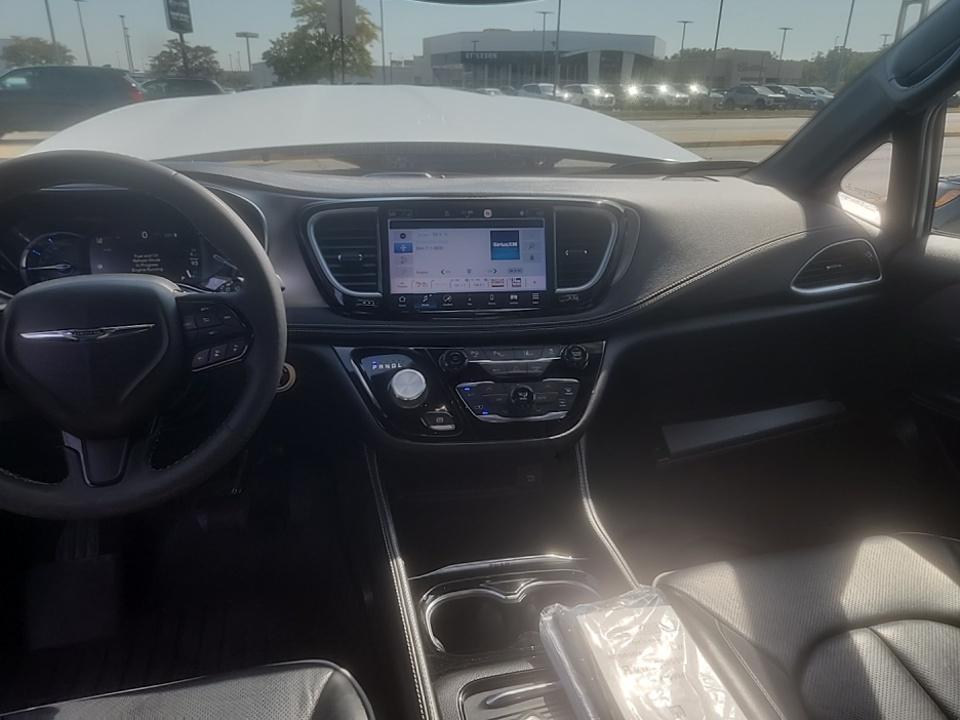 2022 Chrysler Pacifica Hybrid Limited FWD