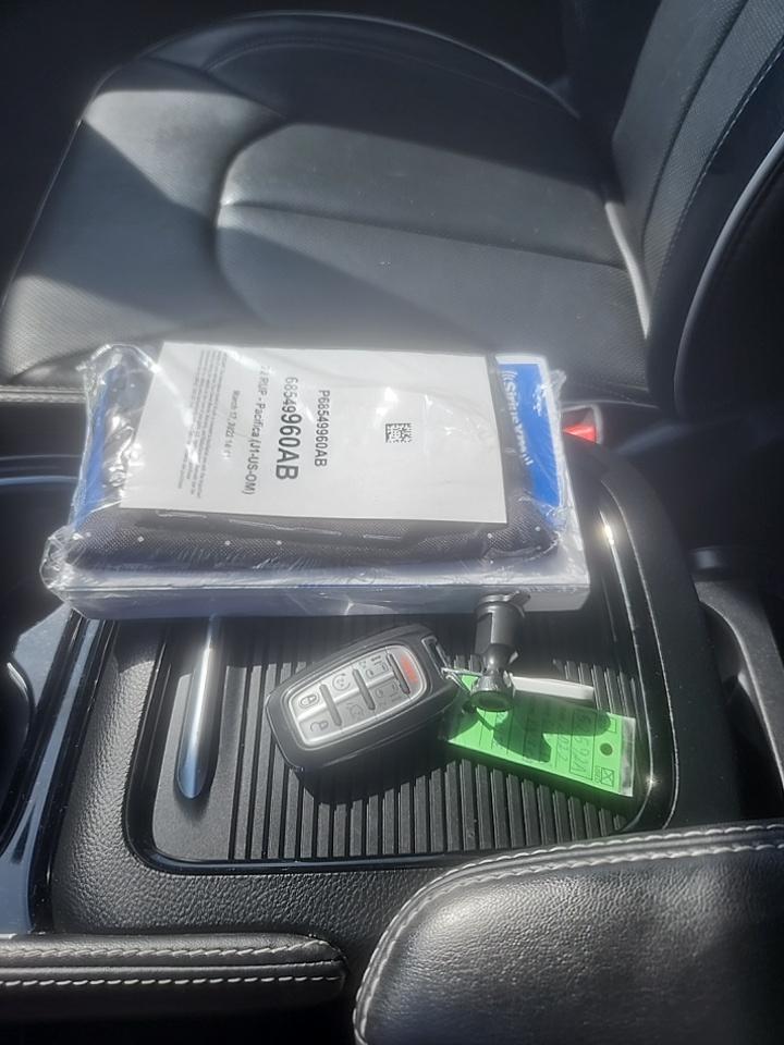 2022 Chrysler Pacifica Hybrid Limited FWD