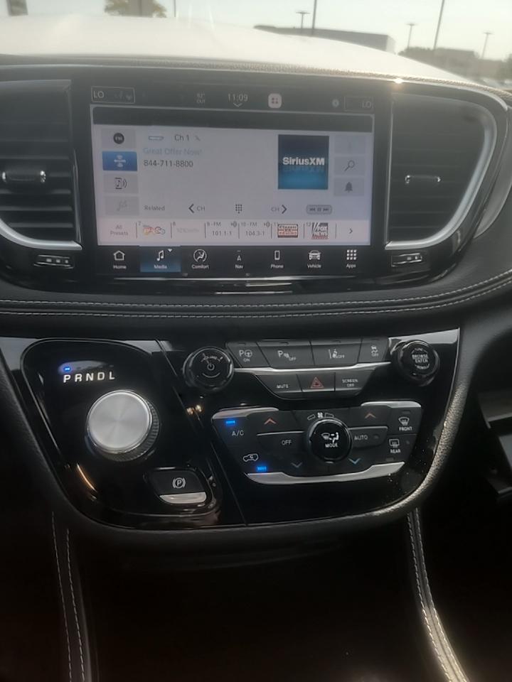 2022 Chrysler Pacifica Hybrid Limited FWD