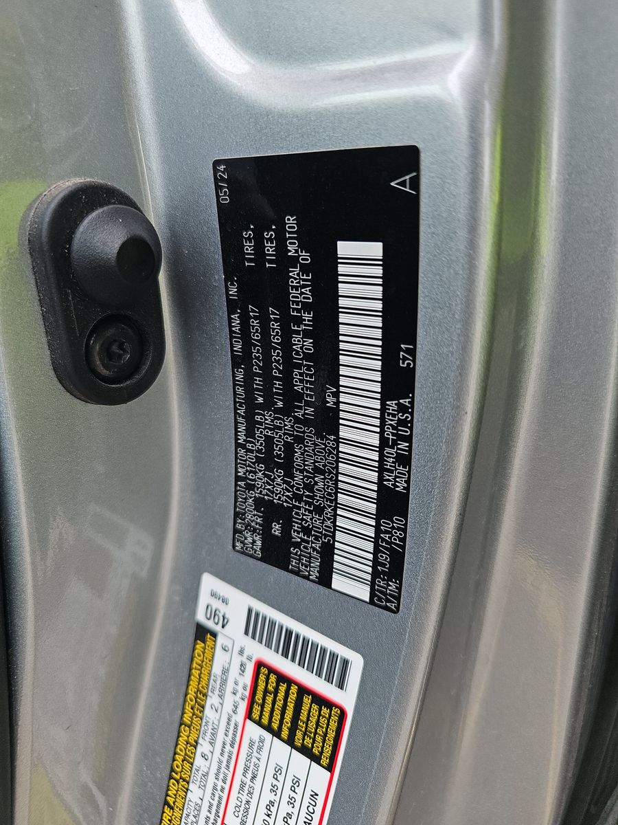 2024 Toyota Sienna LE FWD