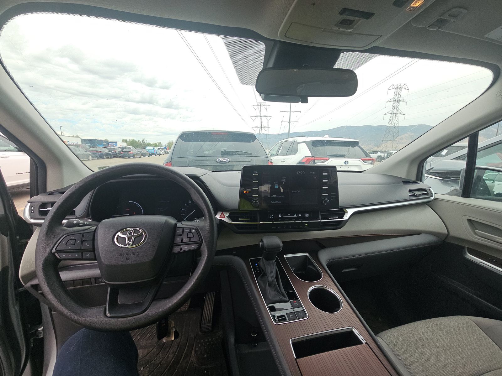 2024 Toyota Sienna LE FWD