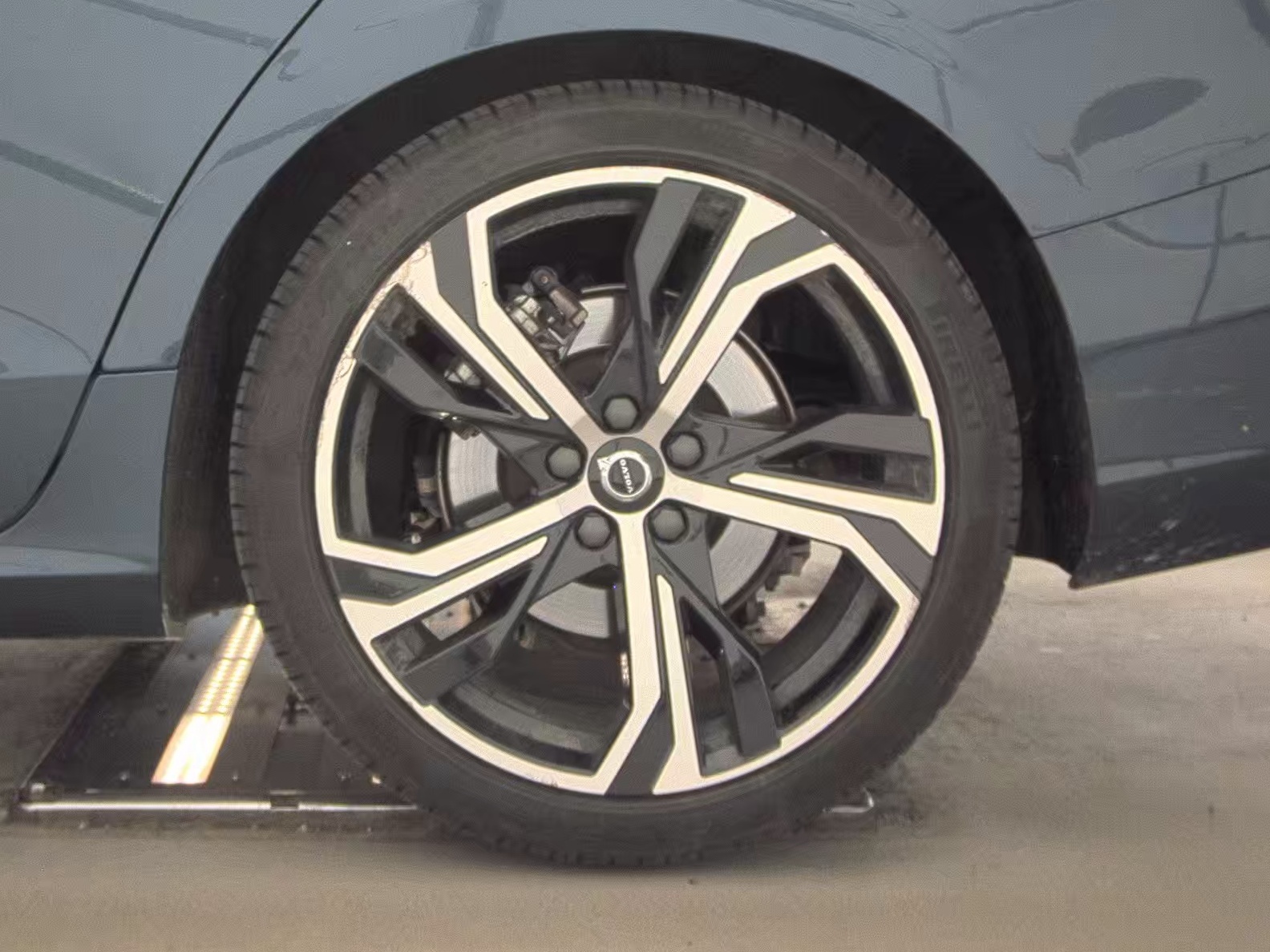 2024 Volvo S60 B5 Core AWD