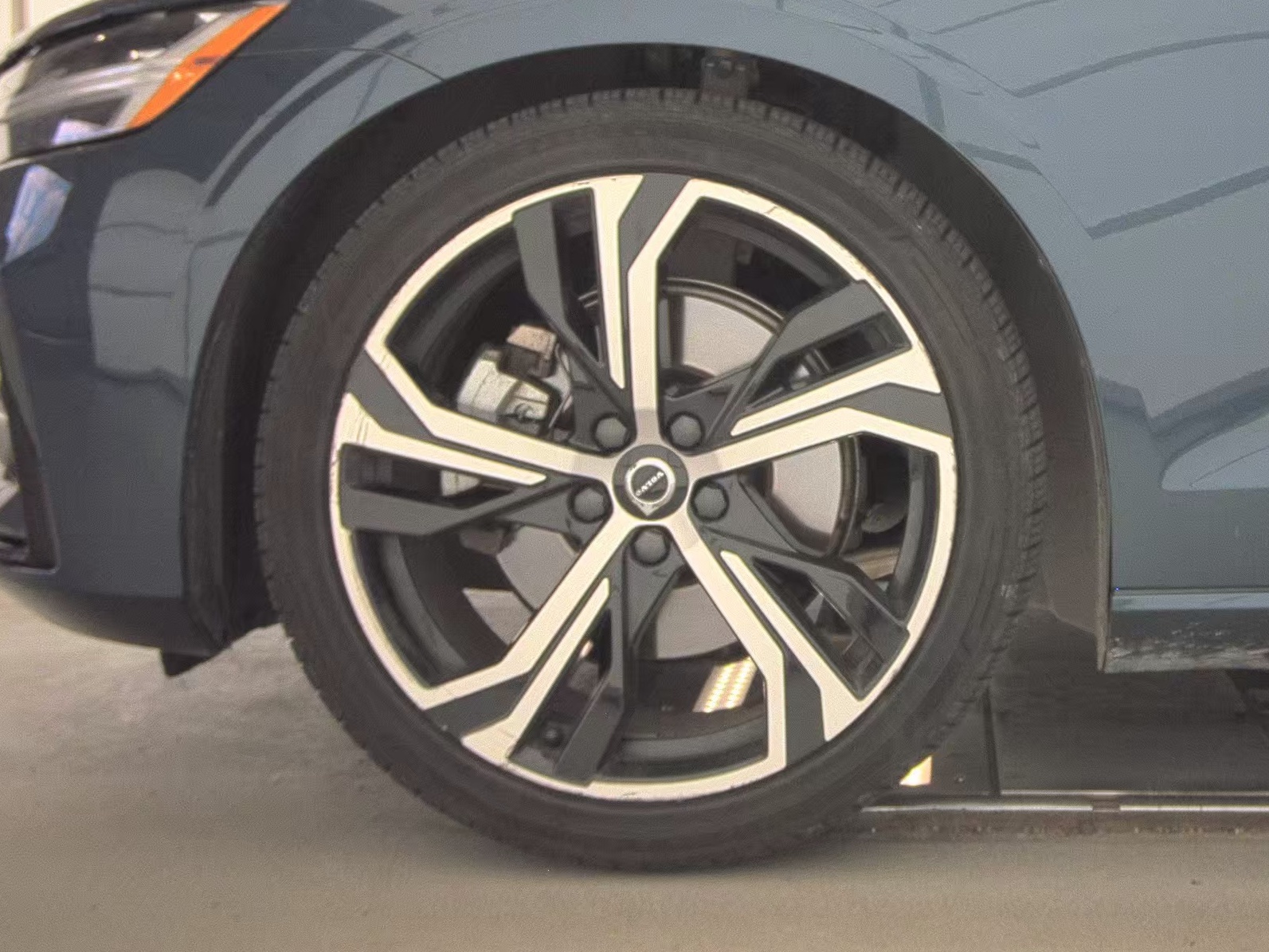 2024 Volvo S60 B5 Core AWD