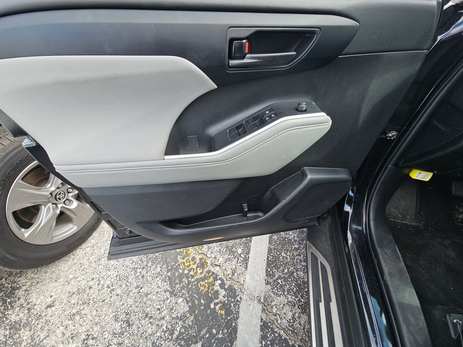 2022 Toyota Highlander L FWD