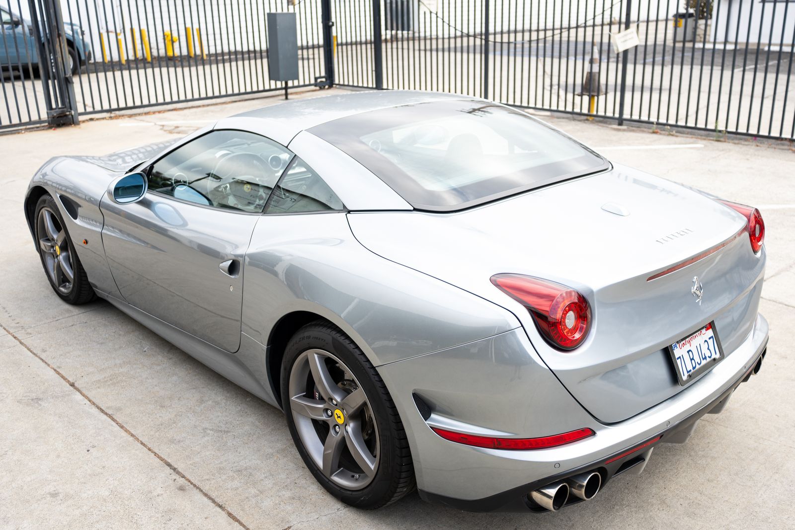 2015 Ferrari California Base RWD