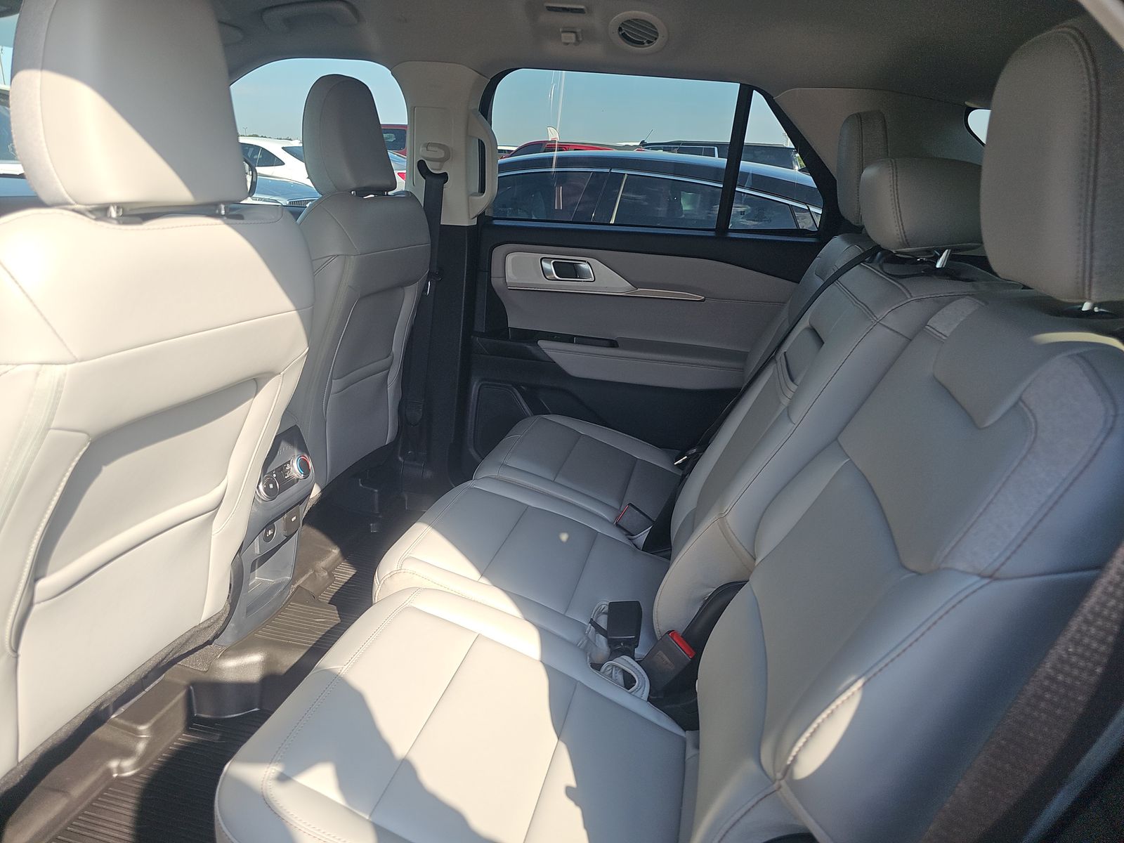 2025 Ford Explorer Active RWD