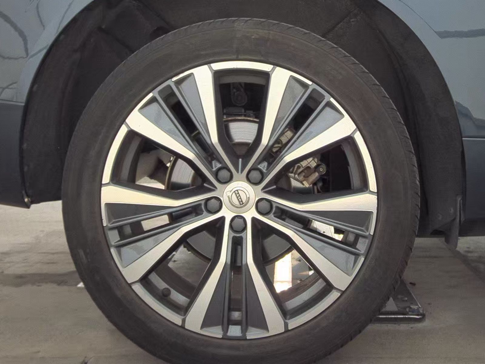 2022 Volvo XC60 B5 Momentum FWD