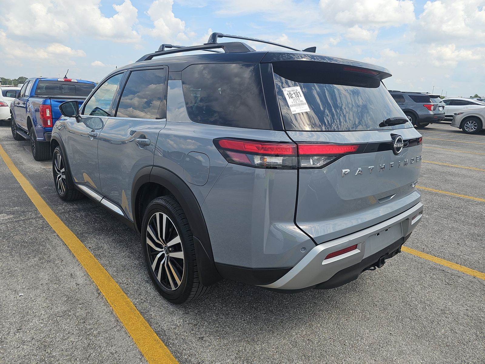 2023 Nissan Pathfinder Platinum AWD