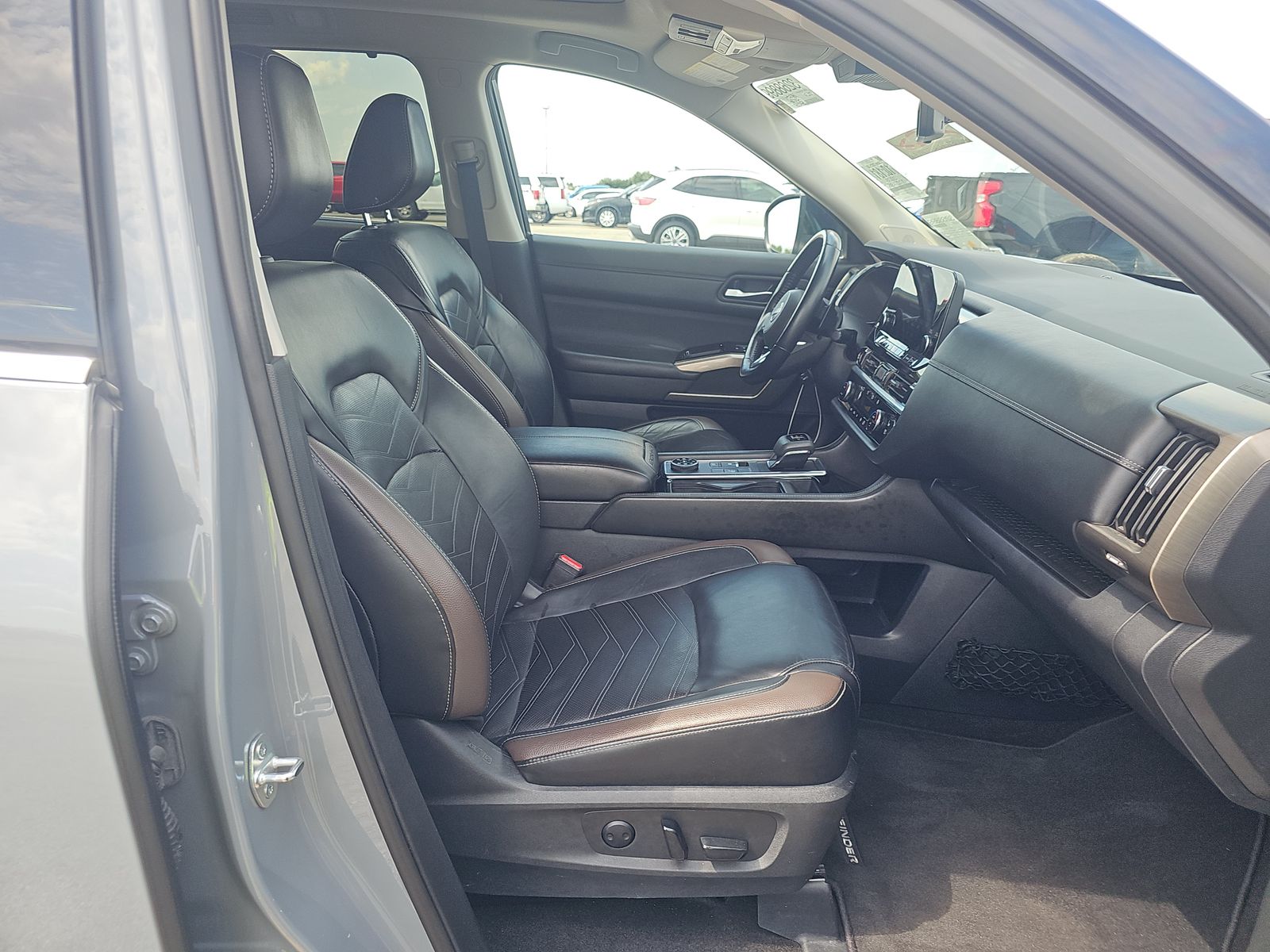 2023 Nissan Pathfinder Platinum AWD
