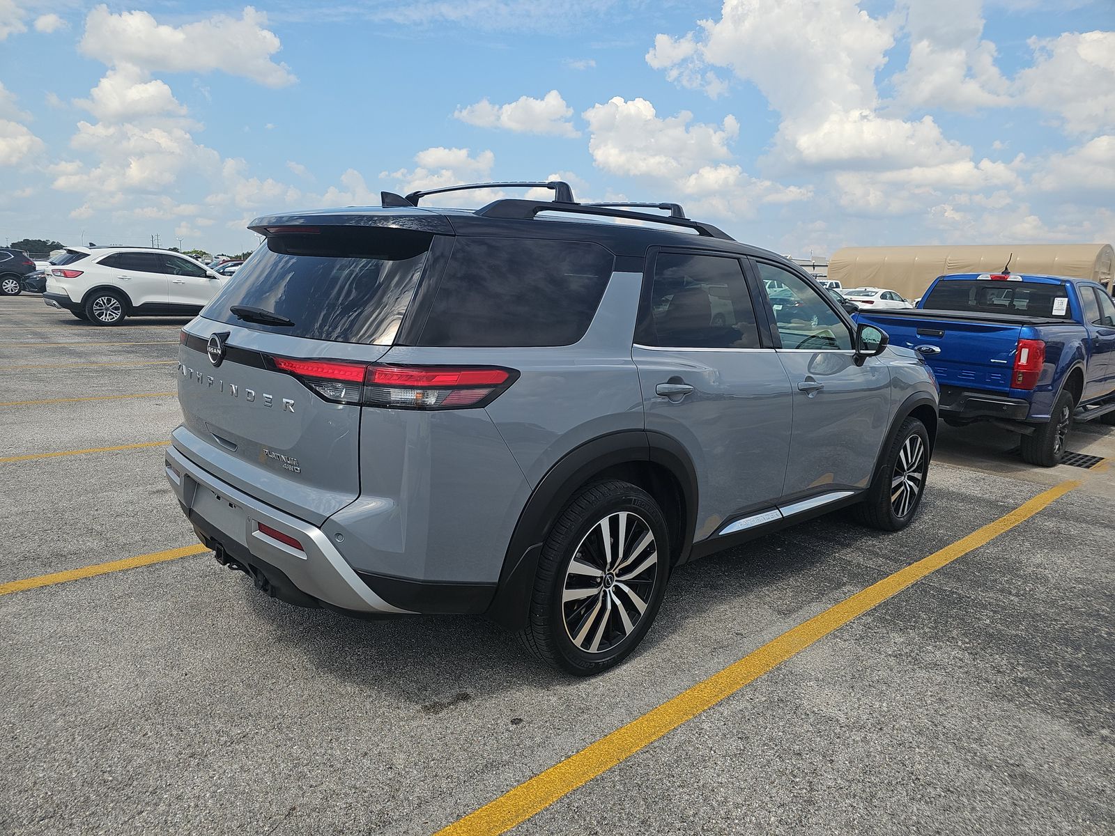 2023 Nissan Pathfinder Platinum AWD