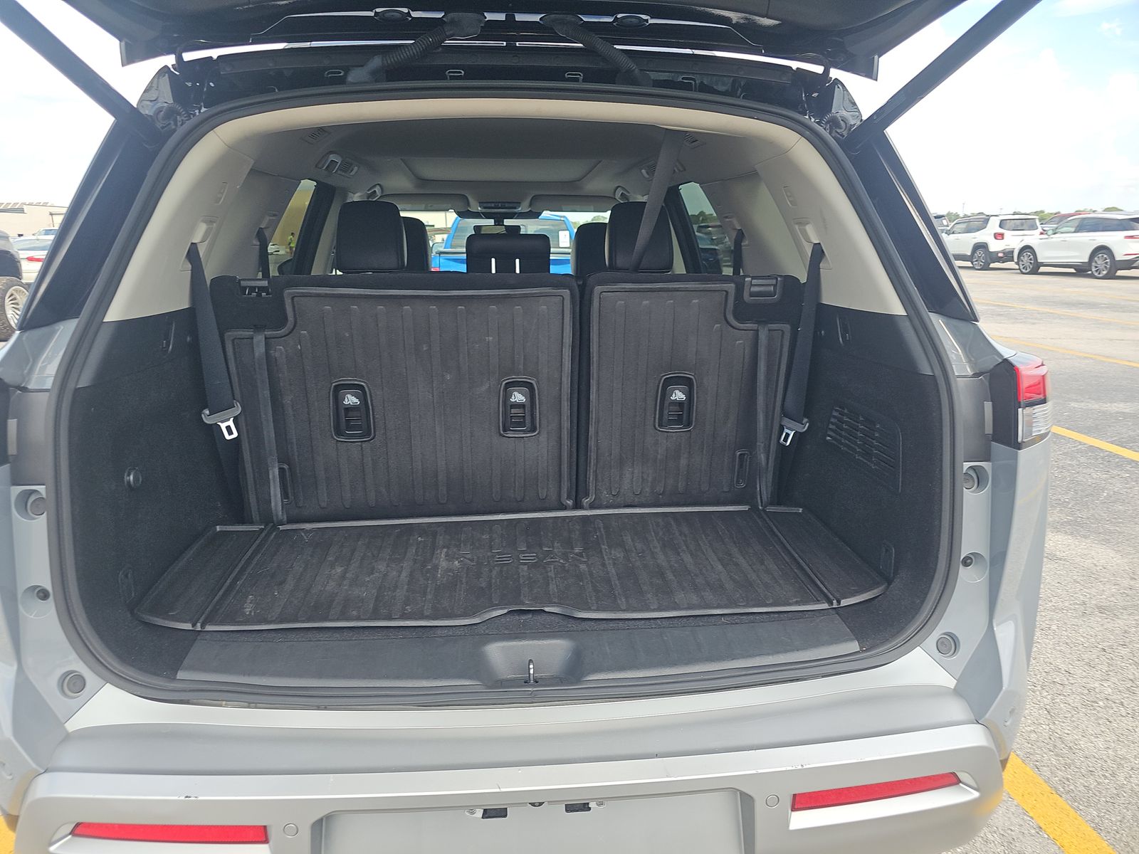 2023 Nissan Pathfinder Platinum AWD