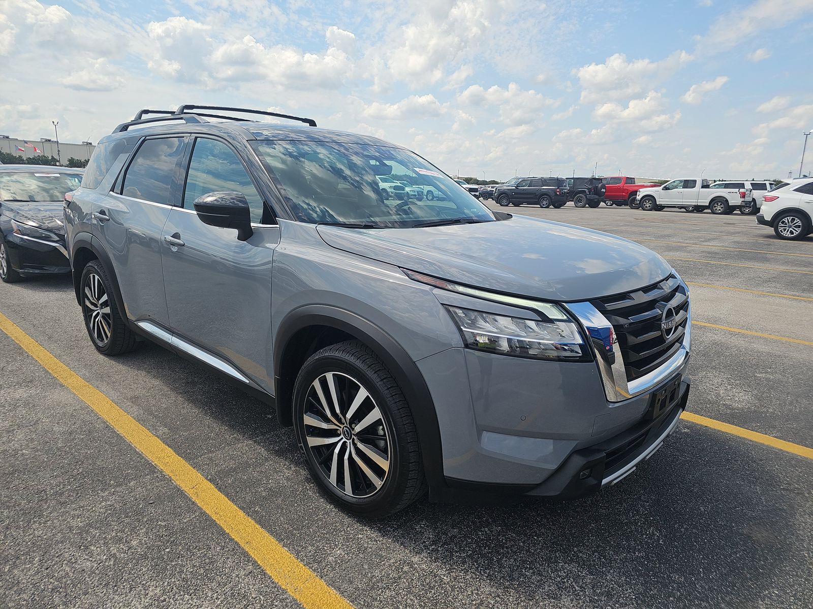 2023 Nissan Pathfinder Platinum AWD